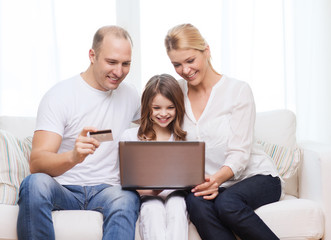 parents and girl with laptop and credit card