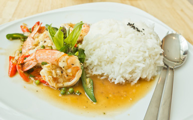shrimp fried in holy basil