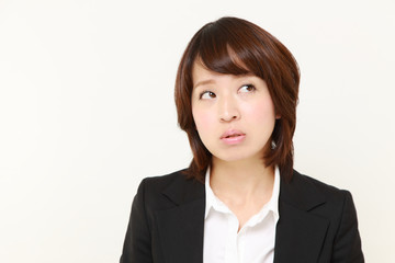 心配するビジネスウーマン