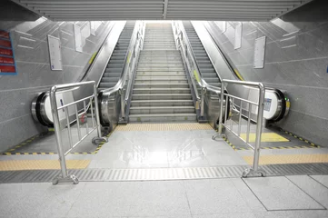 Foto op Plexiglas Trappen ondergrondse doorgang trappen