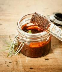 Foto auf Glas Herzhafte BBQ-Basting-Sauce © exclusive-design