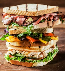 Gardinen Stacked grilled sandwiches with fresh ingredients © exclusive-design