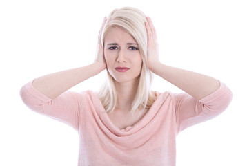 Blonde junge Frau hat Kopfschmerzen oder ist deprimiert