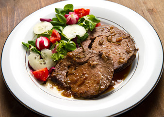  beef  garnished with fresh salad