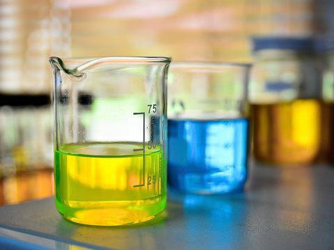 Laboratory glassware with liquid