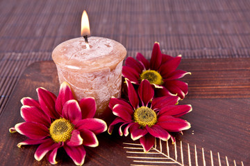 Obraz na płótnie Canvas spa motive with flowers and candle