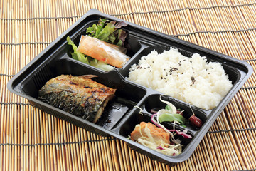 Grill Saba fish with steam rice in set box
