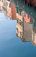 Reflets dans un canal de Venise