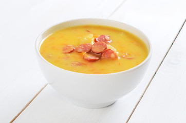 Pea soup in bowl
