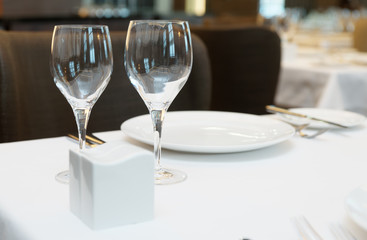 Table arrangement in an expensive restaurant