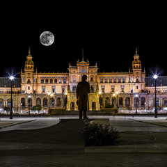 Fototapeta premium Spanish Square (Plaza de España) in Sevilla at night, Spain.