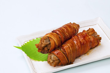 おせち料理・穴子とごぼうの八幡巻き