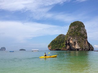 Fototapeta na wymiar Man sailing kayak boat in the sea.