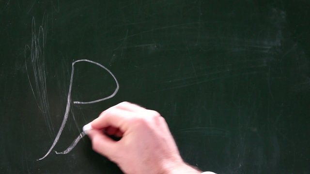 Eine M&auml;nnerhand schreibt kurze Pause auf eine Tafel