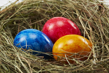 drei Ostereier im Strohnest 2