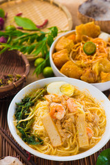 Asian noodles with prawns