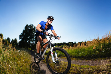 Obraz na płótnie Canvas Cyclist riding mountain bike