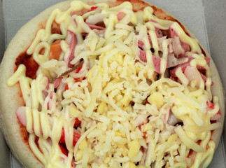 Italian pizza shrimp cheese and pepper