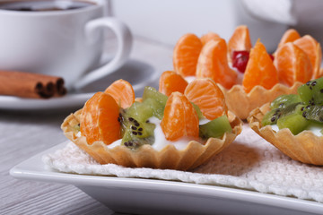 fruit tartlets with kiwi and tangerine and coffee