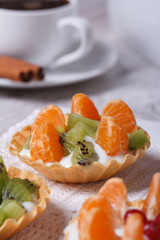 dessert fruit tartlets with mandarin, kiwi and coffee