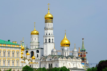 Fototapeta na wymiar Le kremlin depuis les quais de la moscova