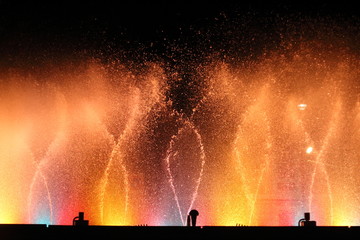 fontane danzanti illuminate con giochi d'acqua