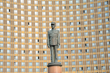Statue du général de gaule à Moscou © Pat on stock