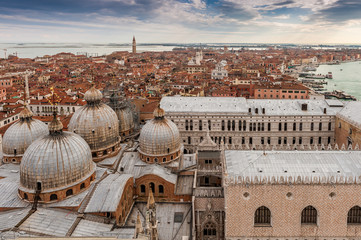 Fototapeta na wymiar Dachy Wenecji