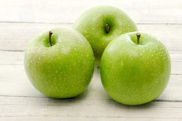 green granny smith apple