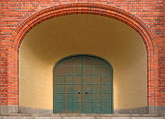 Entrance with archway