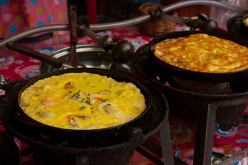 Mussels, shrimp, squid, fried with omelette called 