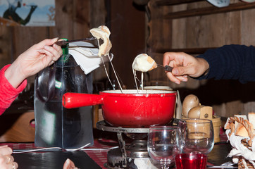 Fondue savoyarde au restaurant
