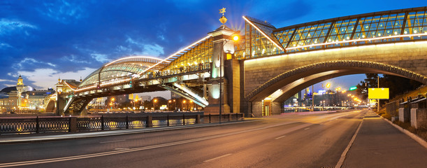 Fototapeta na wymiar Bogdan Khmelnitsky bridge in Moscow