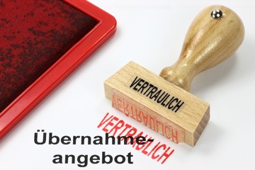Stempel VERTRAULICH auf Übernahmeangebot