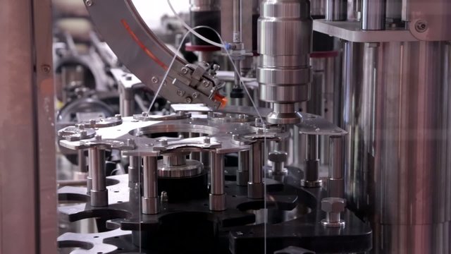 Фрагмент упаковочного механизма в действии