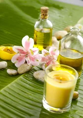 Rolgordijnen Health spa with massage oil and pink orchid on leaf © Mee Ting