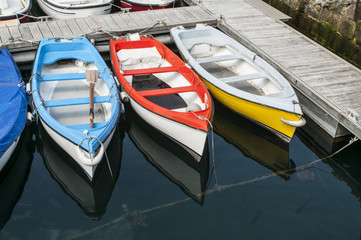 Fototapeta na wymiar three boats reflected in the seawater
