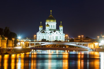 Fototapeta na wymiar Moskva River and Cathedral of Christ the Saviour