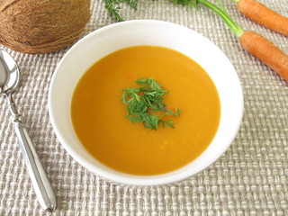 Karottencremesuppe mit Kokosmilch