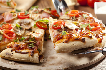 Pizza with ham and mushrooms