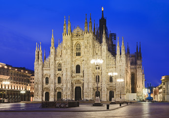 Fototapeta na wymiar Milan Duomo Prawo Wschód