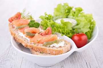 bruschetta and salad