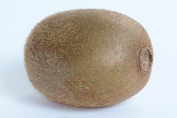 Kiwi - Actinidia deliciosa - isol&eacute; sur fond blanc