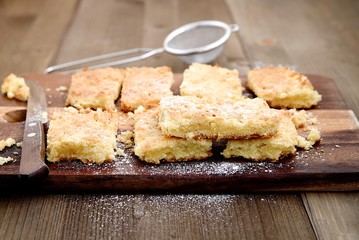 Lemon cookies with powdered sugar