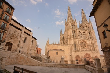 Fototapeta na wymiar Vista de la Catedral de Burgos desde la Calle Fernan Gonzalez
