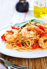 Spaghetti with prawn and tomato