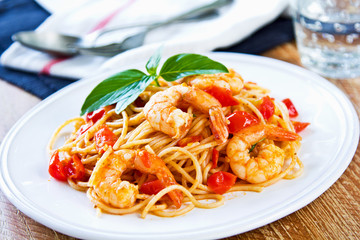 Spaghetti with prawn and tomato