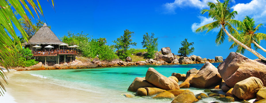 luxury tropical holidays - Seychelles islands © Freesurf