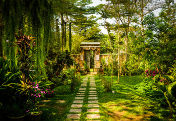 Porte du paradis-porte dans le jardin de la Thaïlande.
