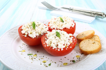 pomodori ripieni di formaggio bianco